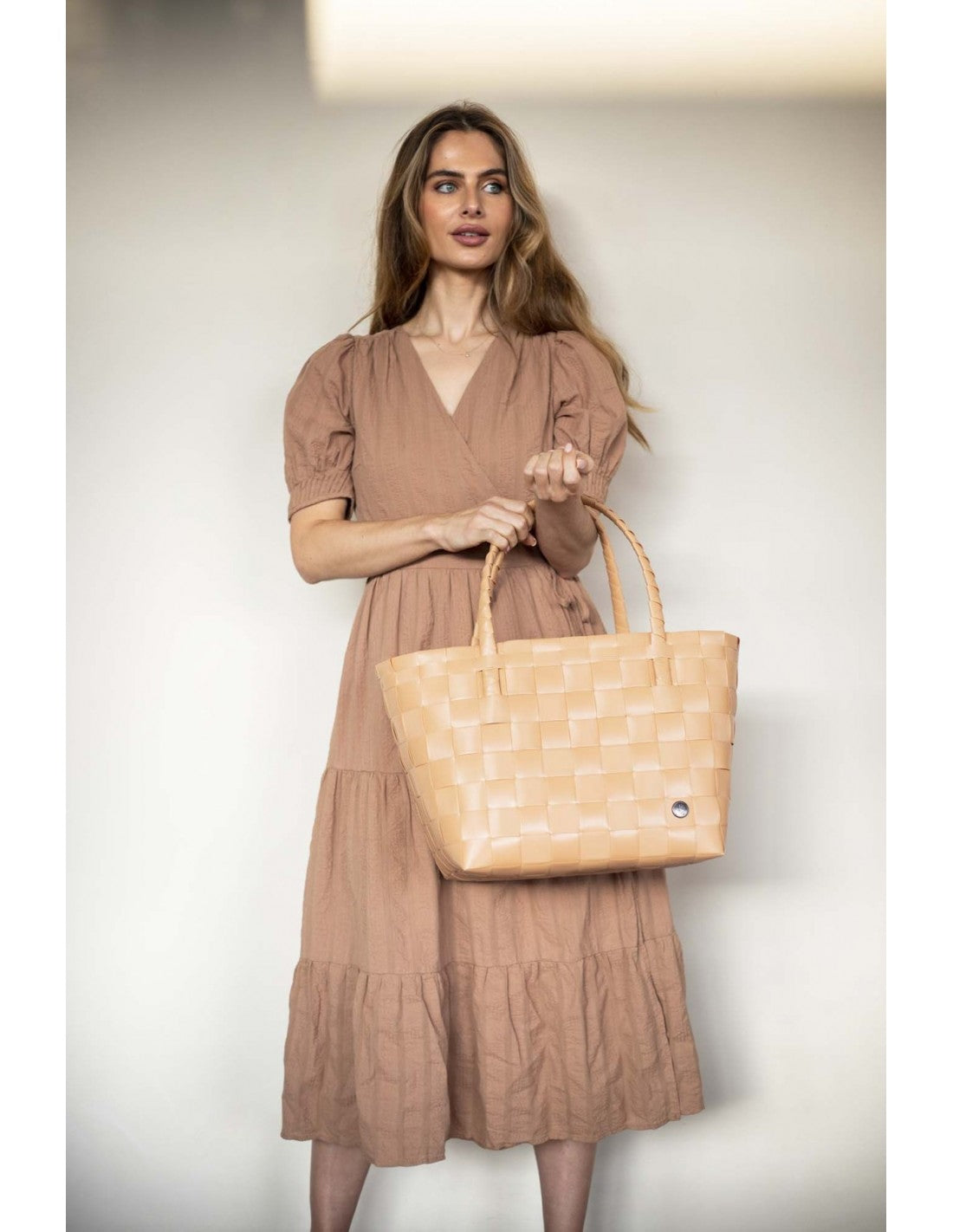 Handed by PARIS Shopper