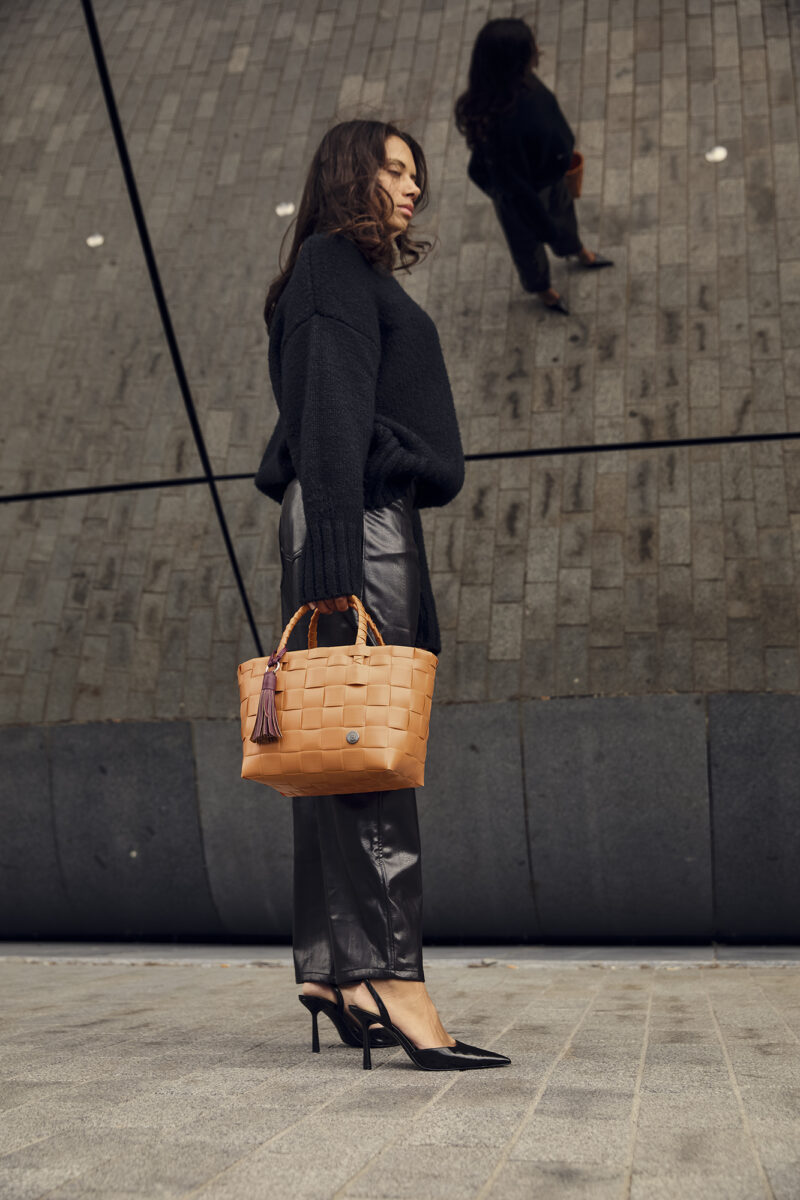 Mini Paris - Handed By